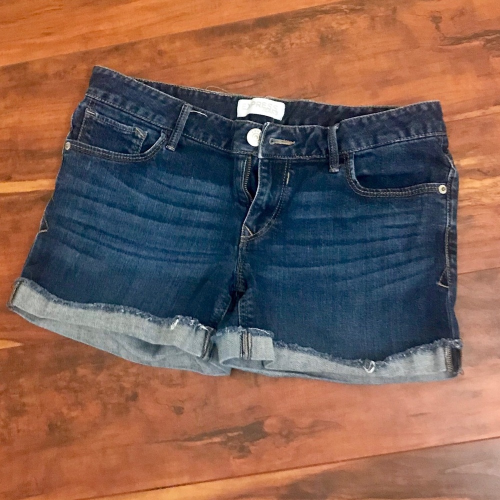 Express medium wash Shorts - Size 6